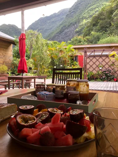 Petit-déjeuner avec vue sur les remparts
